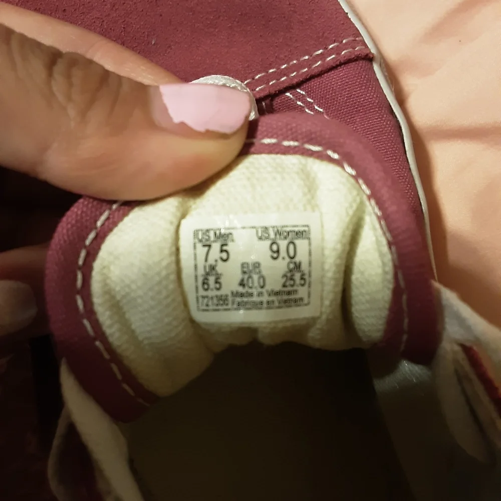 Maroon vans - Picture 2 of 2